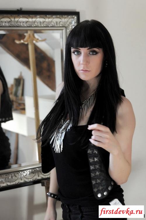 Жанна в своей комнатке