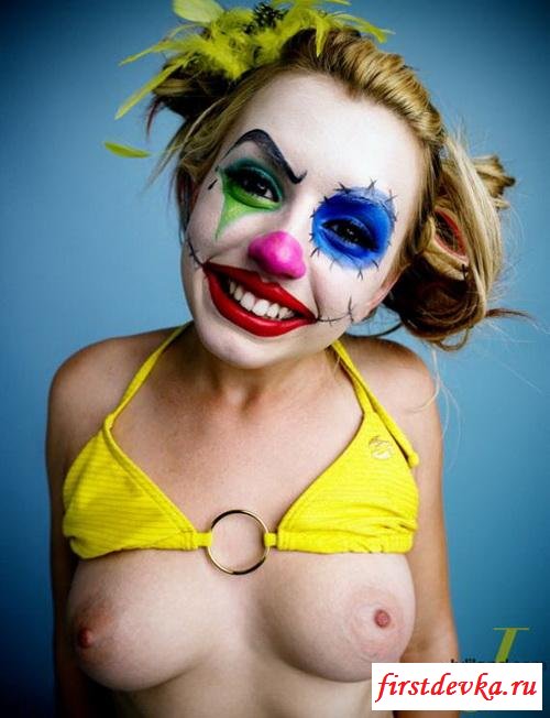 Работница цирка на фотосессии