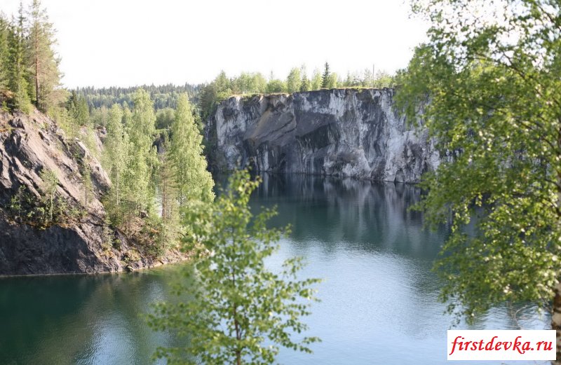 Молоденькая на природе (19 фото)