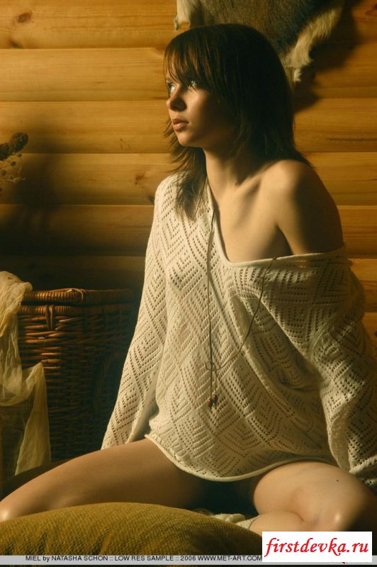 Малышка боится застудить писку