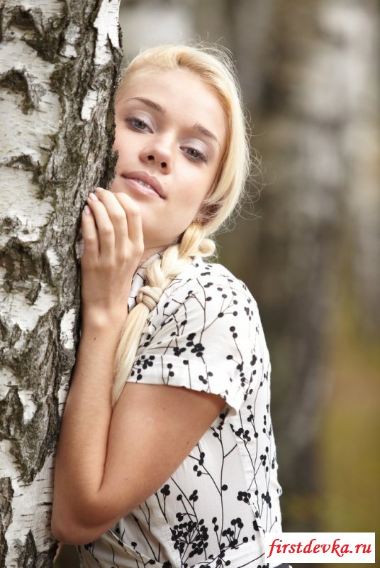 Блондинка среди берёз (14 фото)
