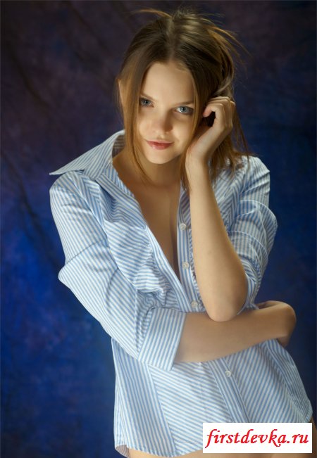 Сногсшибательная брюнеточка