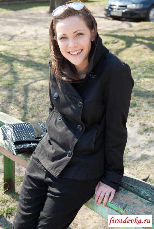 Сучка разделась дома (20 фото)