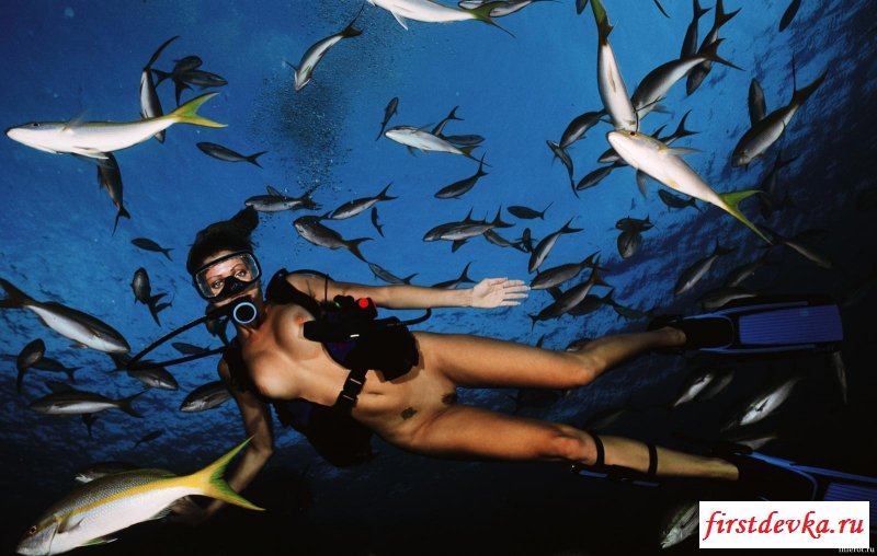 Голышом под воду (18 фото)
