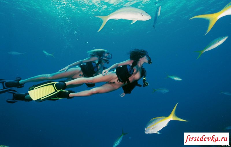 Голышом под воду (18 фото)