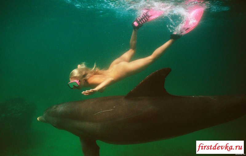 Голышом под воду (18 фото)