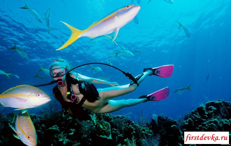 Голышом под воду (18 фото)