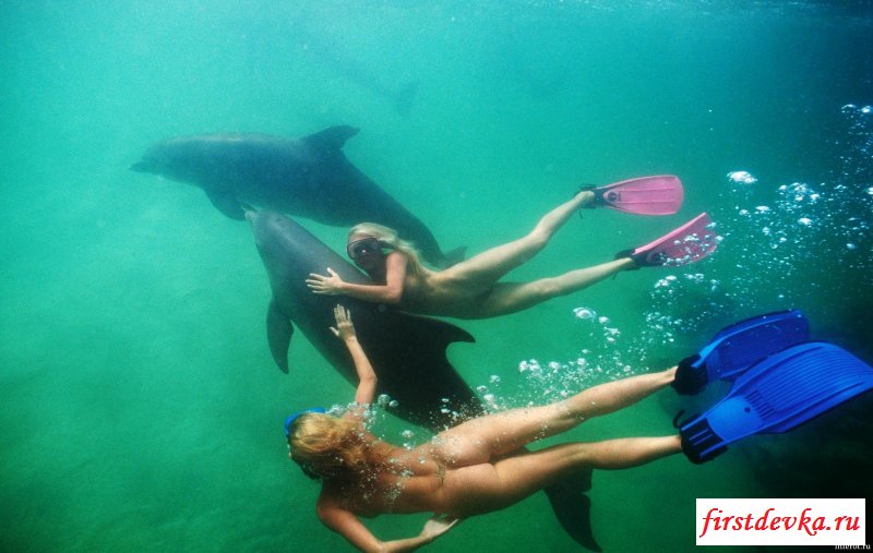 Голышом под воду (18 фото)