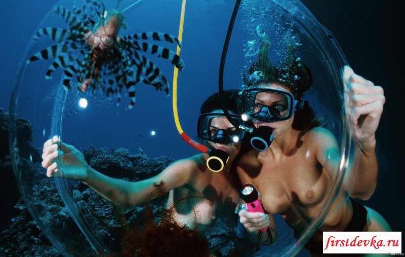 Голышом под воду (18 фото)