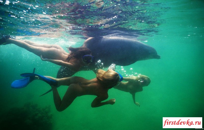 Голышом под воду (18 фото)