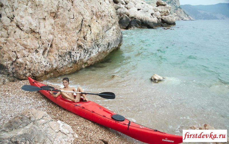 Тёлочка на байдарке (19 фото)