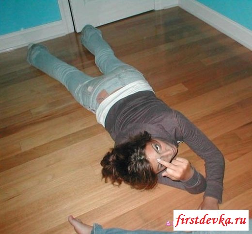 Пьяные девушки раздеваются (19 фотографий)