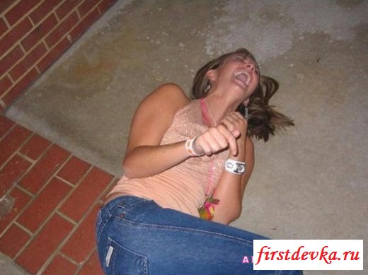 Пьяные девушки раздеваются (19 фотографий)