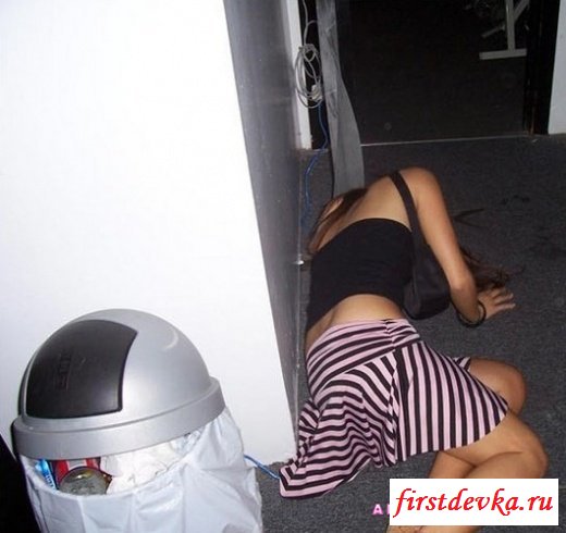 Пьяные девушки раздеваются (19 фотографий)