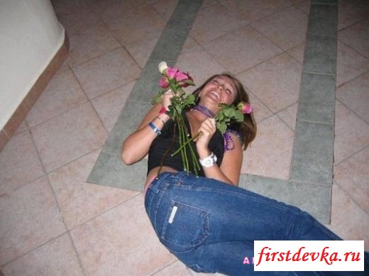 Пьяные девушки раздеваются (19 фотографий)