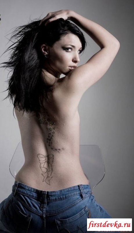 Девушки с татуировками (29 фотографий)