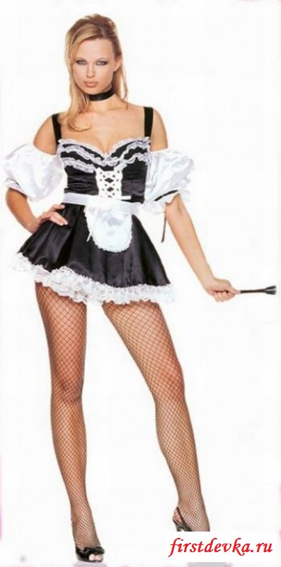 Горничные показывают груди (20 фотографии)