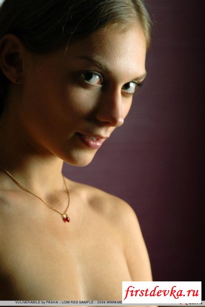 Студентка разделась на камеру