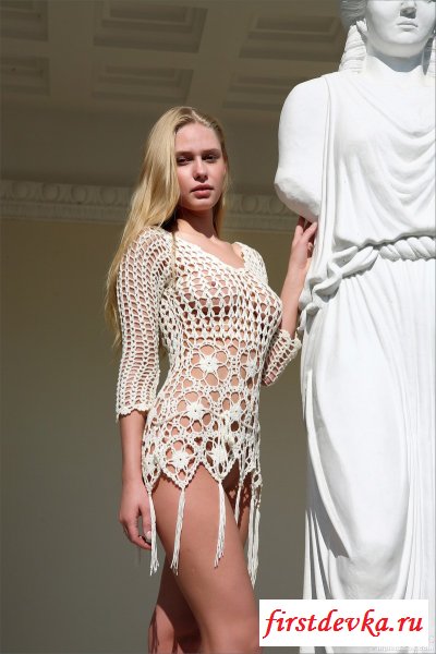 Голая училка в музее