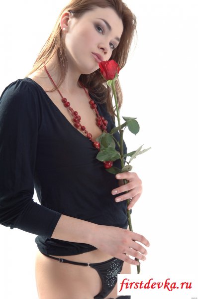 Девушка с крассной розой.
