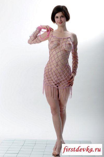 Деваха с большими сиськами.