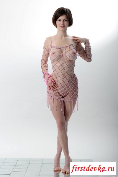 Деваха с большими сиськами.