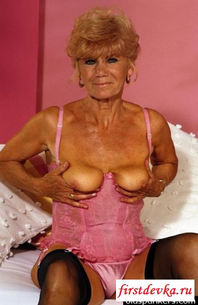 Старушка сняла трусы на праздник