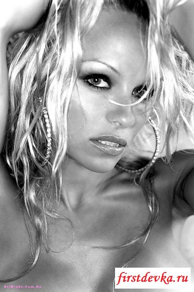 Памела Андерсон во всей своей красе (12 фотографий)