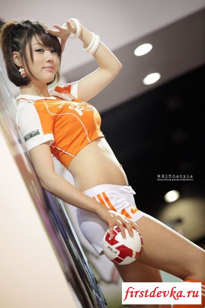 Японская спортсменка позирует для журнала (21 фотографий)