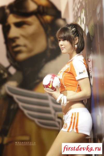 Японская спортсменка позирует для журнала (21 фотографий)