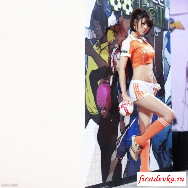 Японская спортсменка позирует для журнала (21 фотографий)