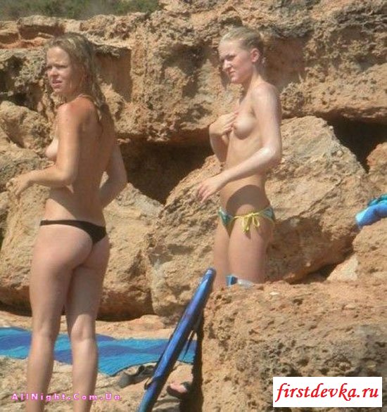 Частное фото девушек с голыми сиськами (16 фотографий)