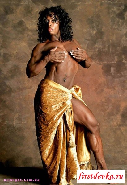 Любительница потолкать железо (9 фотографий)