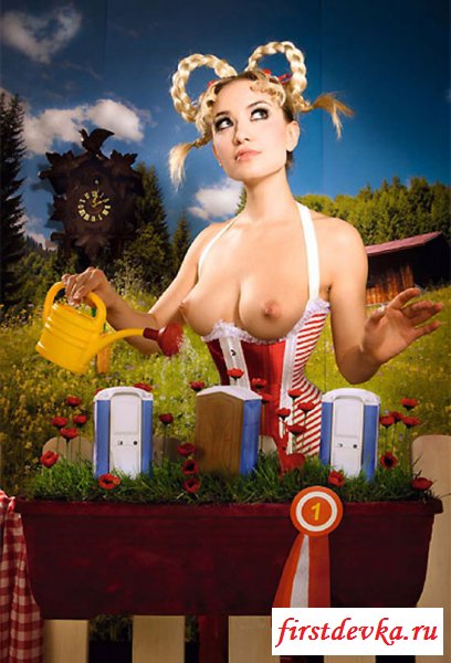 Девушки решили сделать откровенные фотографии (12 фотографий)