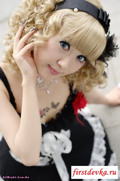 Японские девушки в костюмах (52 фотографии)