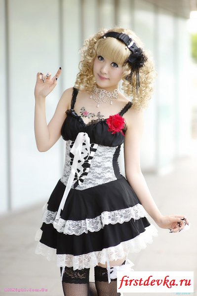 Японские девушки в костюмах (52 фотографии)