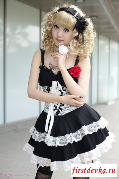 Японские девушки в костюмах (52 фотографии)