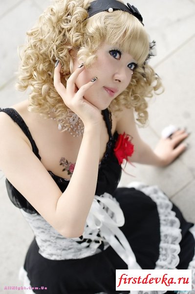 Японские девушки в костюмах (52 фотографии)