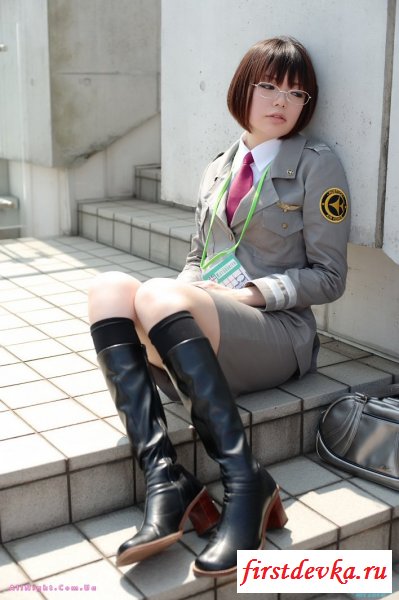 Японские девушки в костюмах (52 фотографии)