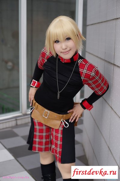 Японские девушки в костюмах (52 фотографии)