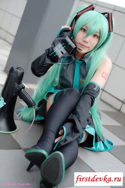 Японские девушки в костюмах (52 фотографии)