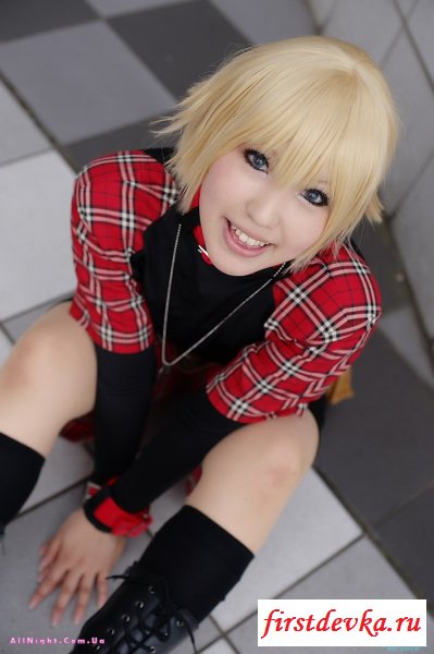 Японские девушки в костюмах (52 фотографии)