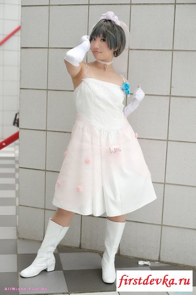 Японские девушки в костюмах (52 фотографии)