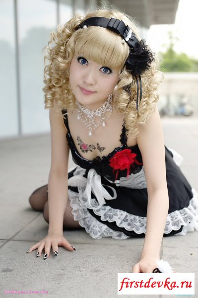 Японские девушки в костюмах (52 фотографии)