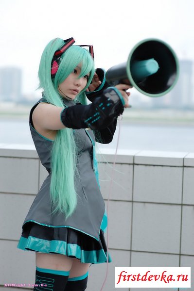 Японские девушки в костюмах (52 фотографии)