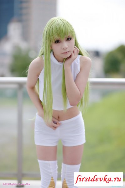 Японские девушки в костюмах (52 фотографии)