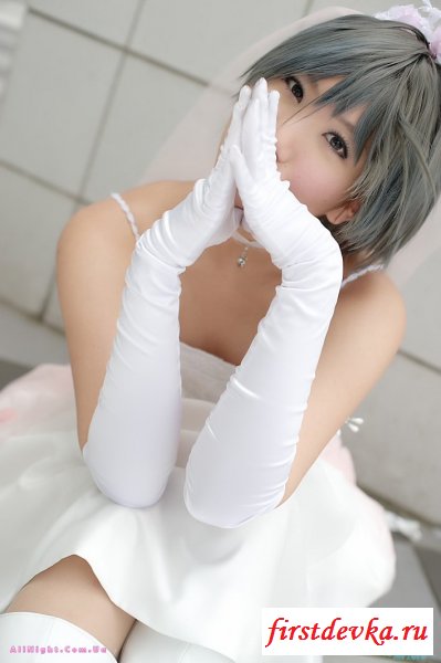 Японские девушки в костюмах (52 фотографии)