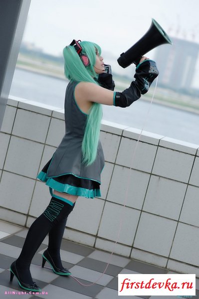 Японские девушки в костюмах (52 фотографии)