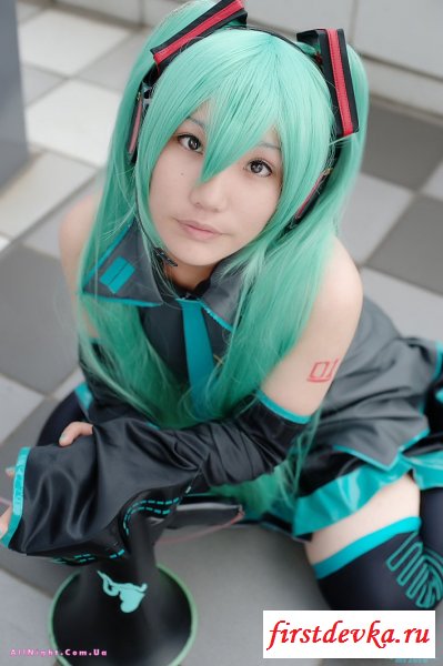 Японские девушки в костюмах (52 фотографии)