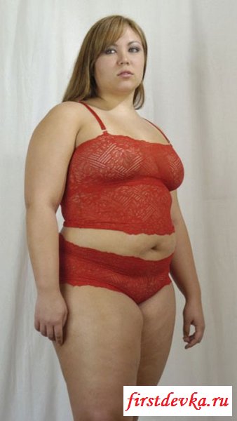 Жирная сняла из себя трусики (эротика)